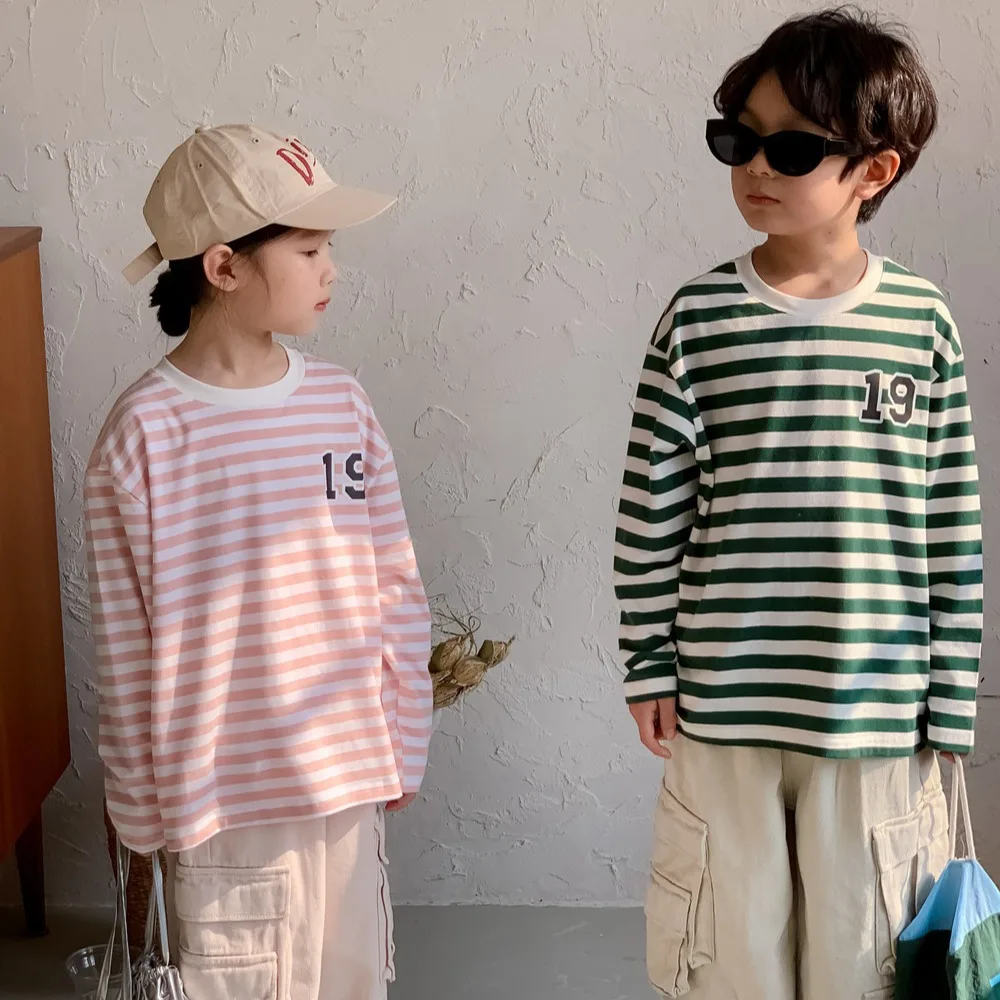 

2024 Spring Boys and Girls Korean Style Stripe Bottom Shirt Children's Loose Versatile Round Neck Top Boys Clothes