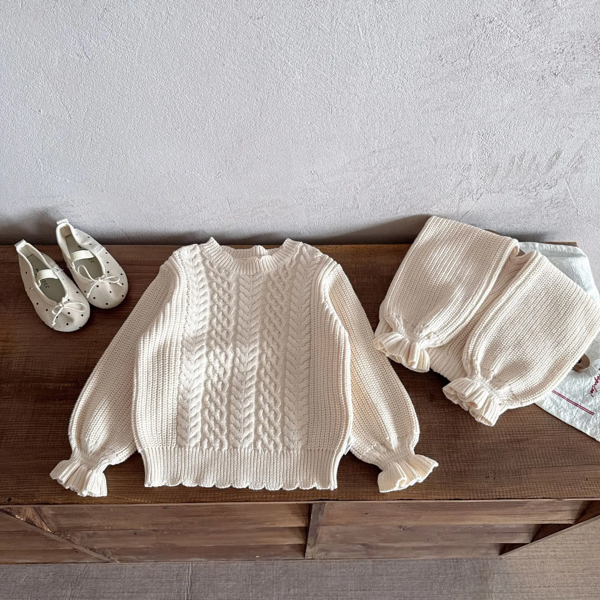 

Новая осенняя одежда для младенцев от 0 до 3 лет, трикотажные рубашки для мальчиков и девочек, пуловеры с длинными рукавами из хлопчатобумажной нити.