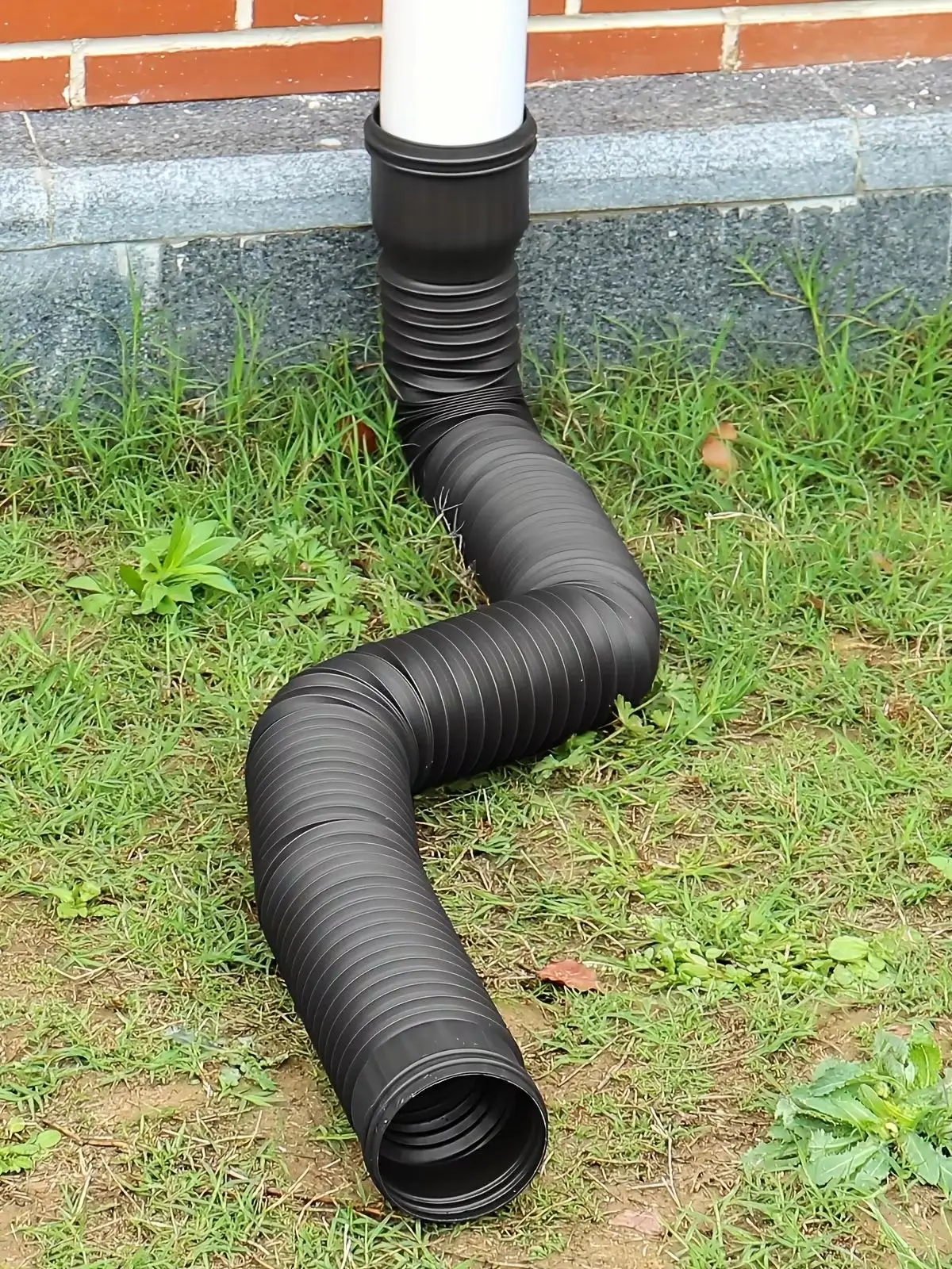 1 Flexible Rainwater Pipe Extender Kit for Rain Gutters - Telescopic Drainage Pipe for Rainwater Management, Made of Durable Pe Material, Easy to Install (with Screws), Adjustable Length, Range from 18.5 to 150.01cm