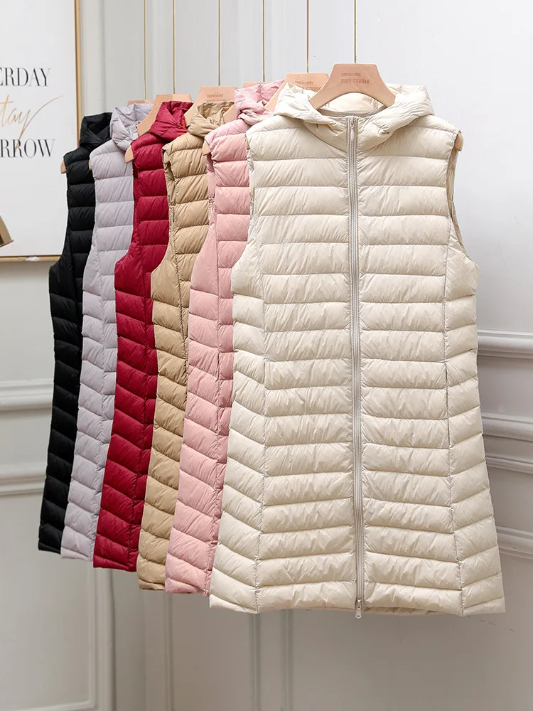 0-10 ℃   ผู้หญิงเสื้อกั๊ก 2025 ฤดูใบไม้ร่วงฤดูหนาว Ultralight เป็ดลงเสื้อแบบพกพา Hooded Quilted เสื้อแขนกุดปักเป้ายาว