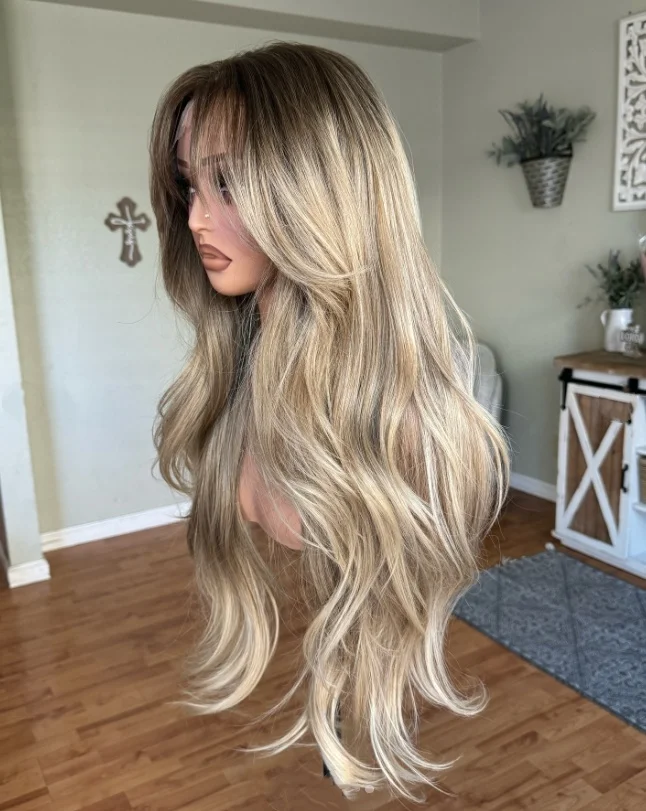 Wig Renda HD Bergaris Coklat Pirang Krem Ombre 13X4 dengan Wig Serat Tahan Panas Wig Tanpa Lem Wig Berlapis Gelombang Alami