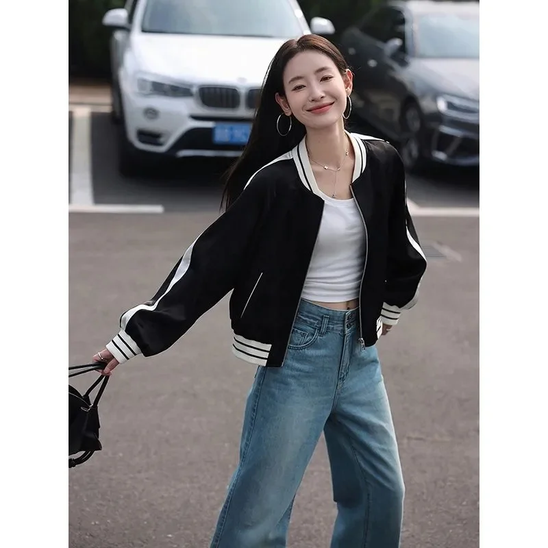 Kurtka baseballowa damska w stylu koreańskim z blokami kolorów, model 2026, damska odzież wierzchnia z długim rękawem, jesienna, elegancka, krótka satynowa kurtka w stylu casual.