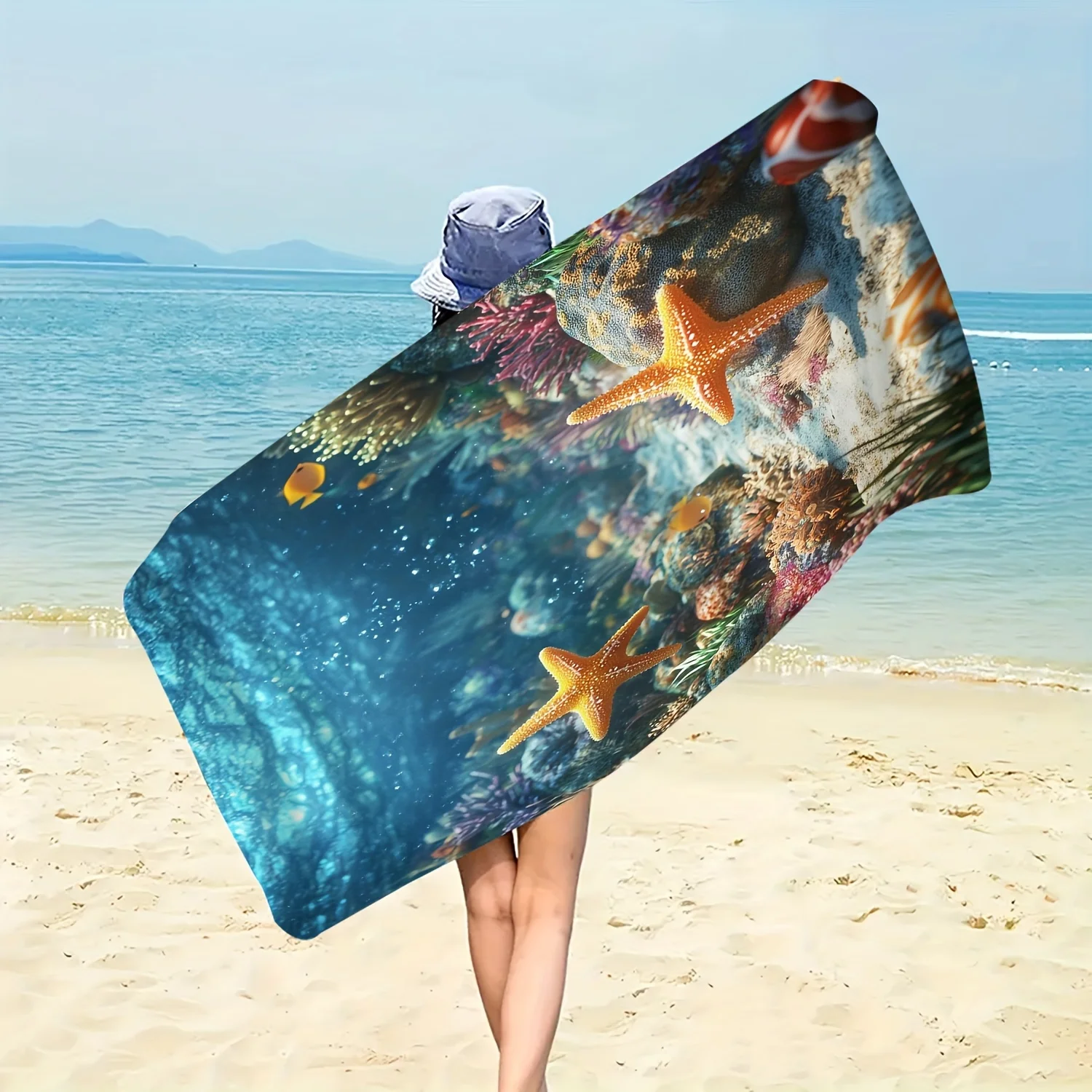 

Tropical underwater scene bath towel with starfish and coral print - perfect for summer atmosphere, super soft and absorbent