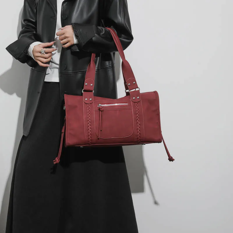 

2026 New European and American Fashion Retro Portable Shoulder Washed Soft Locomotive Bag Large Capacity Travel Tote Bag