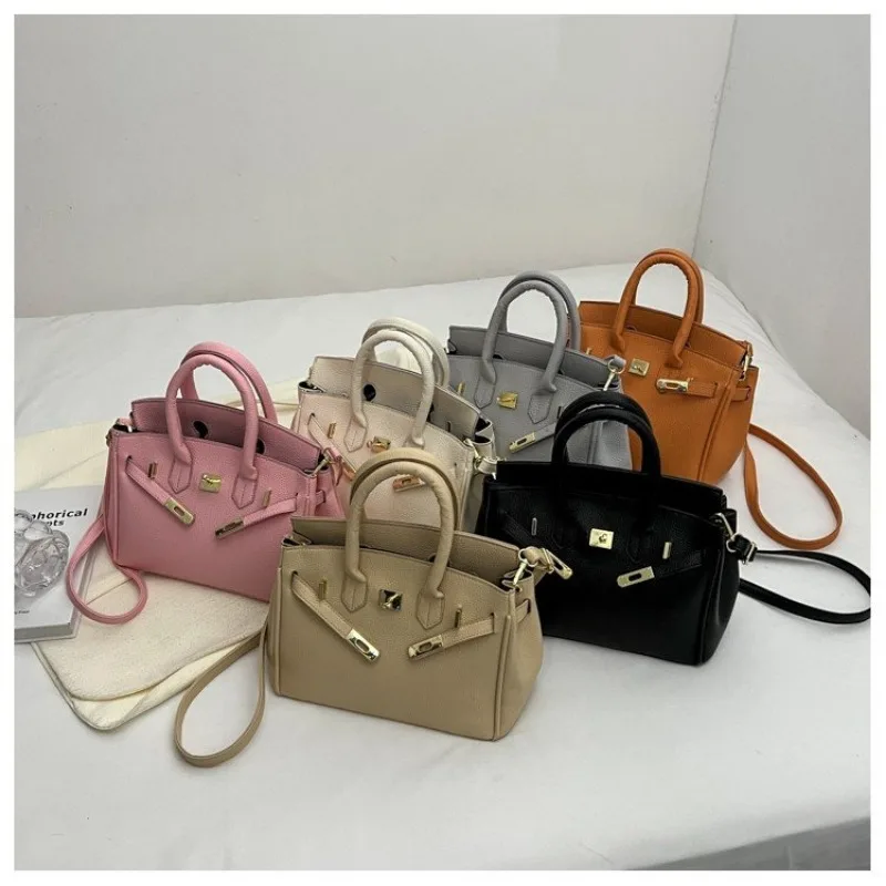 กระเป๋าใต้วงแขนที่มีเอกลักษณ์เฉพาะตัว สะพายไหล่ข้างเดียว ดีไซน์วินเทจ ทันสมัย หรูหรา อเนกประสงค์ ใช้ได้ทุกวัน ใช้งานได้จริง มีสไตล์ ไม่ตกยุค