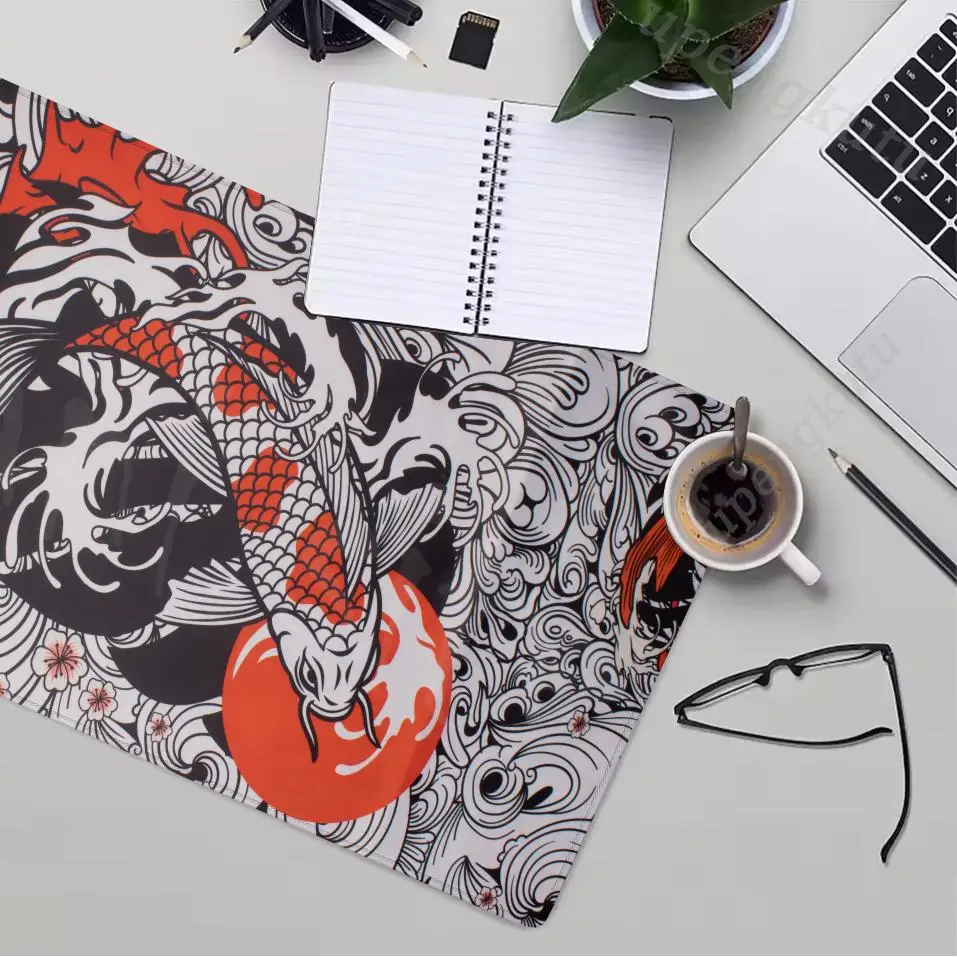 لوحة ماوس لعبة Fish Koi مقاس 900 × 400 حصيرة مكتبية لوحة ماوس ألعاب كبيرة لوحة ماوس مكتبية لوحة مفاتيح تصميم حصيرة ماوس باللونين الأحمر والأبيض