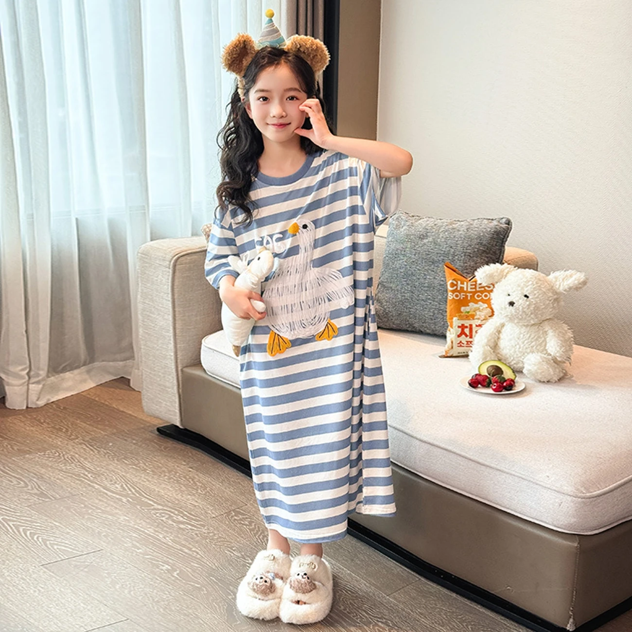 

Girls Sleep Dress Summer New Style Sweet Cartoon Striped Big White Goose Short-Sleeved Long Nightgown For Mid Size Home Wear