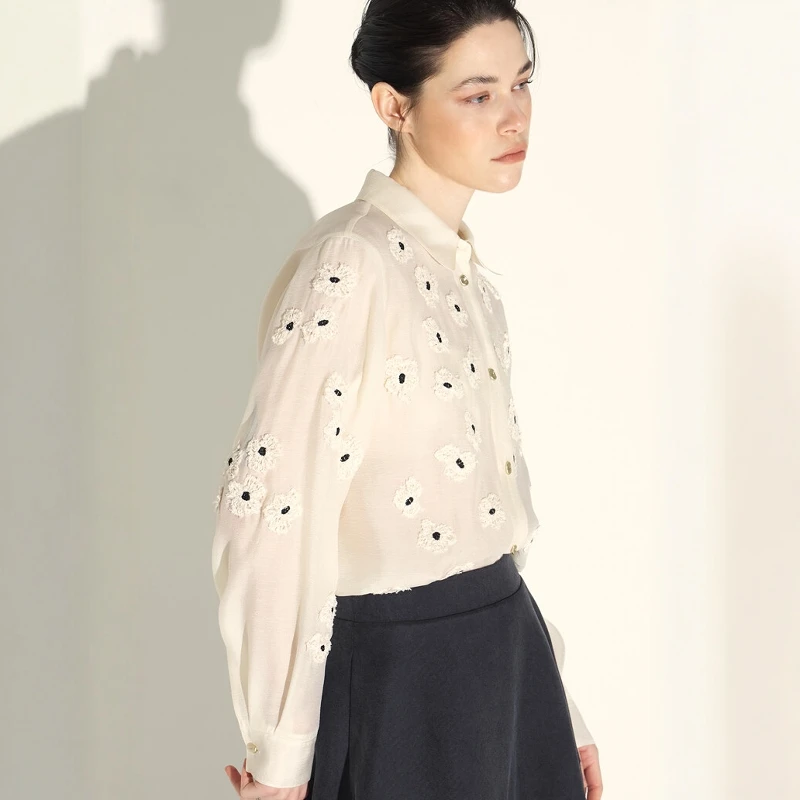 

Elegant Korean Style Embroidered Flower Collar Shirt Spring Commute Versatile French Style Loose Fit Long Sleeve Women's Blouse