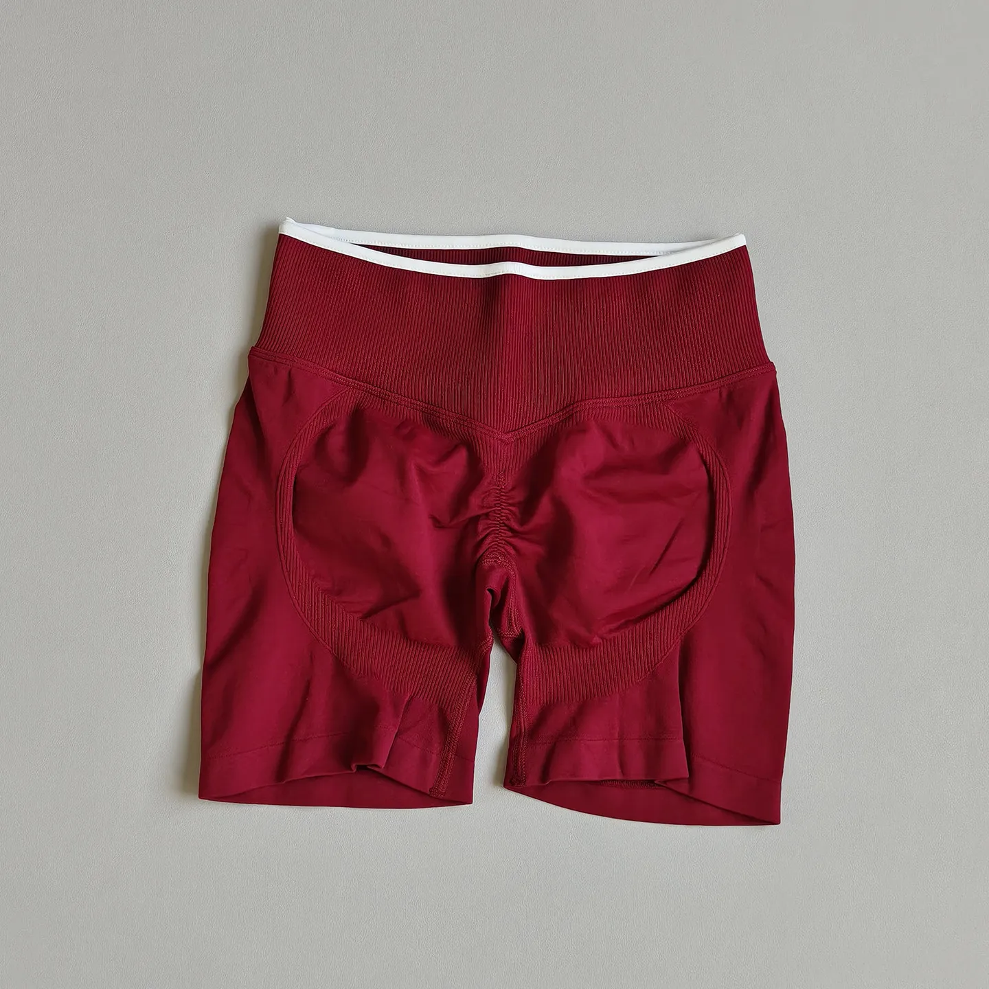 Hochtaillierte Yoga-Shorts mit Pfirsich-Po-Effekt, nahtlose Bauchkontrolle, atmungsaktive, schnelltrocknende Sportshorts für Laufen und Fitness. – Detail 4