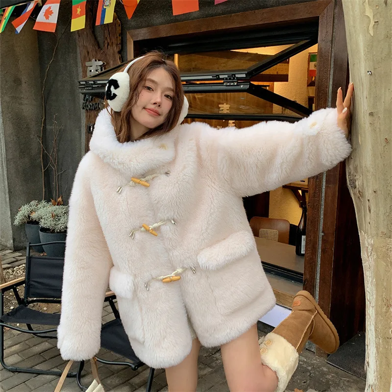 2024 Winter New Tuscan Suede Fur All in One Women's Lambhair Hoodie with Horn Buckle and Sheep Trimming Fur Coat