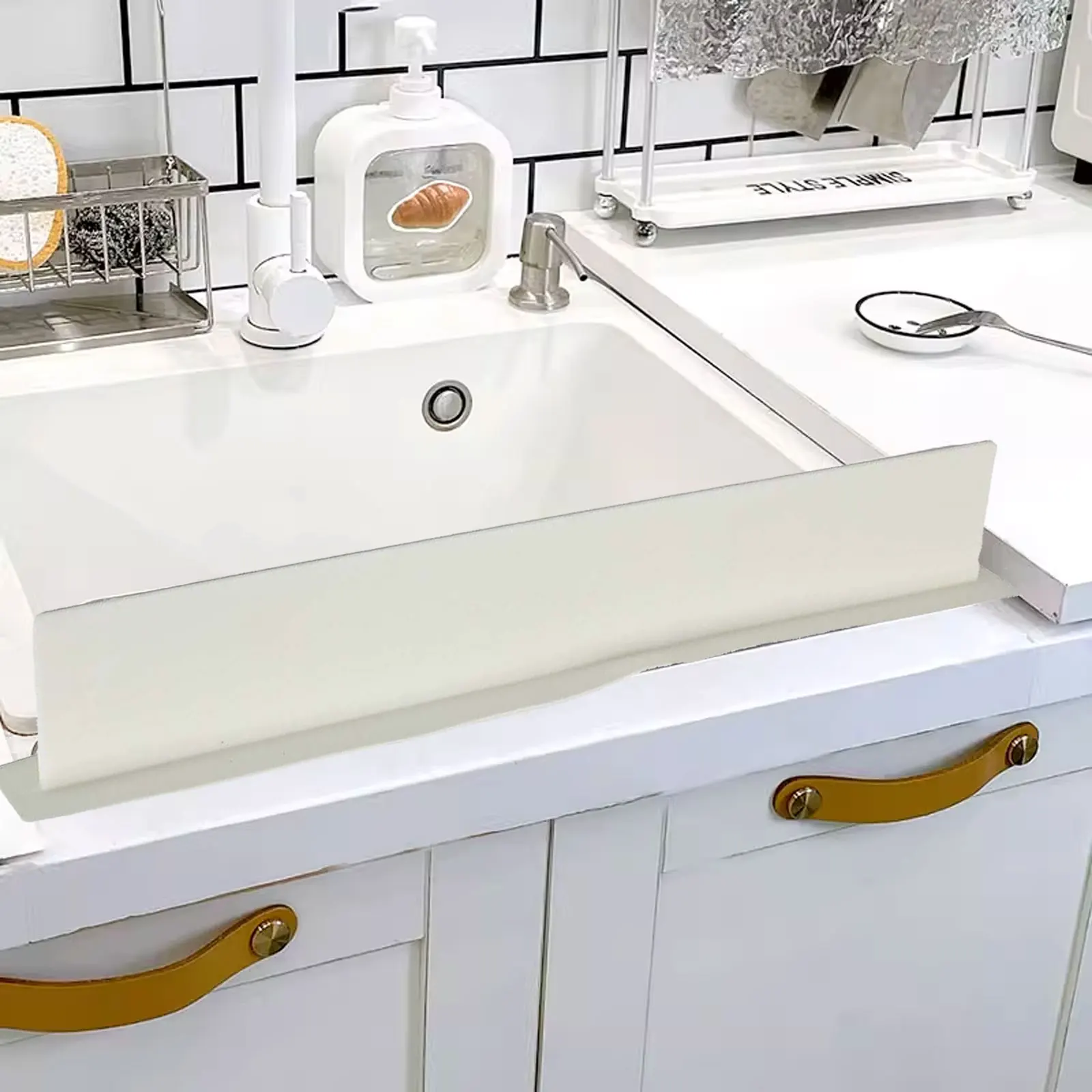 Flexible Silicone Sink Splash Guard Designed for Easy Installation and Maintenance Keeps Your Kitchen Clean During Dishwashing