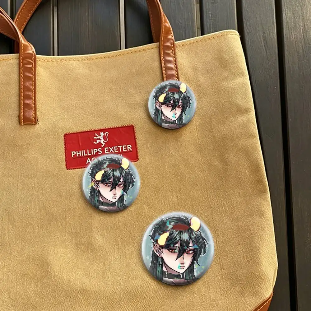 T-The Kid at the Back  32/44/58mm Handmade Pins Round Brooch Badge Backpacks Clothes Jewelry Gifts