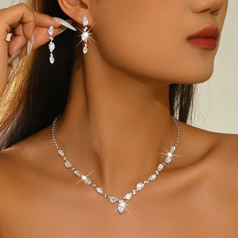 1 Set of Jewelry Includes (1 Pair of Earrings + 1 Necklace) Malay Eye-Shaped Rhinestone Earrings and Necklace for Women, Fashionable High-End Daily Party Jewelry Set, Elegant and Stylish V-Shaped Pendant Necklace and Earring Set, Light Luxury Sparkling Bridal Wedding Jewelry, Holiday Gift Accessories