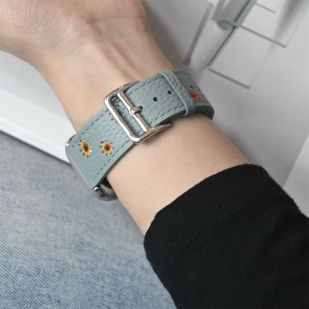 Cinturino floreale in pelle con motivo litchi di lusso per Apple Watch 44mm 40 45 41 49 42 38mm cinturino morbido per Ultra Series 9 8 SE 7 6 5 4 3