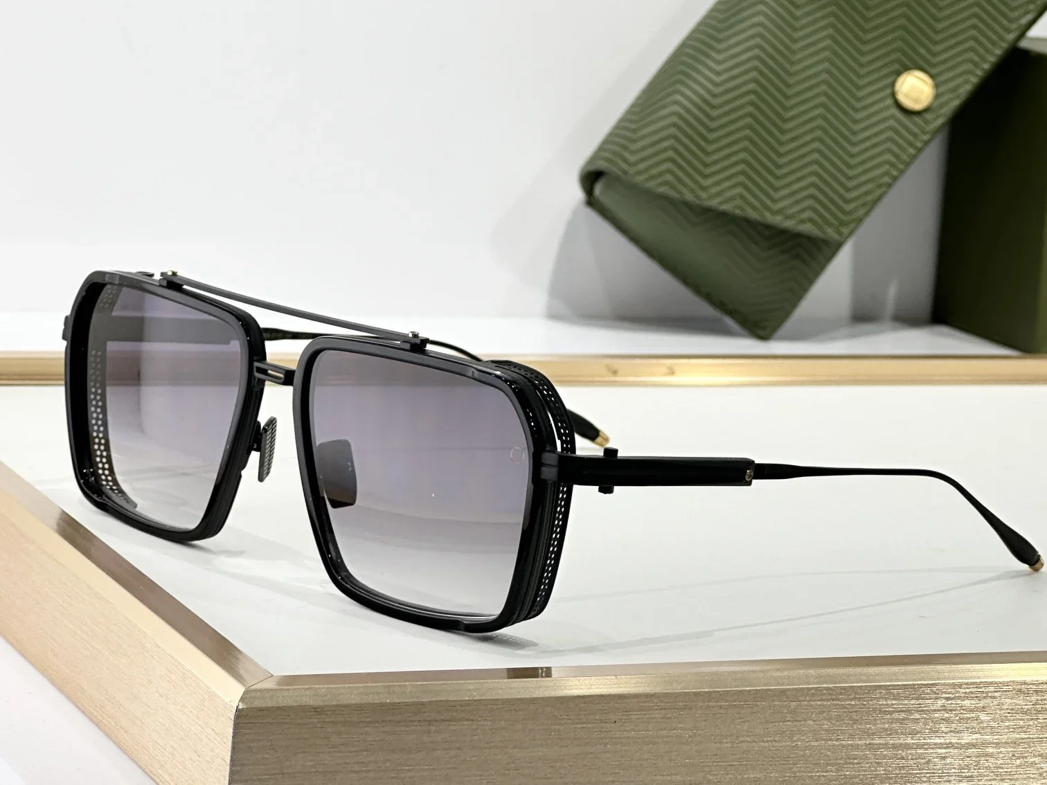 Gafas de sol de alta calidad para hombres y mujeres AKS-510 TAMAÑO 140-152 Estilo UV400 Moda retro Diseño especial Gafas de sol con caja