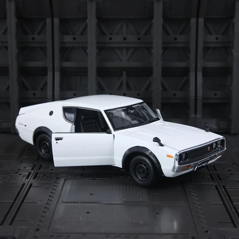 

1973 Classic Skyline 2000GT R 1:24 Scale Diecast Alloy Model Retro Sports Car Static Desktop Ornament For Car Lovers Collection