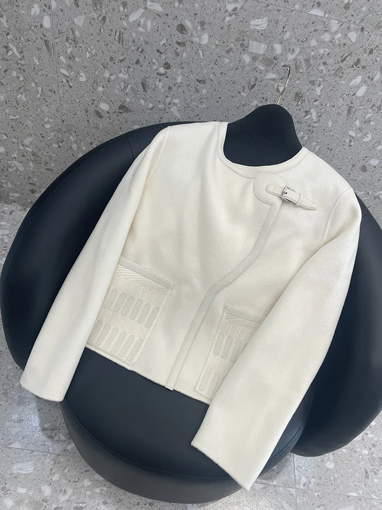 

Женское двустороннее кашемировое полупальто с кожаными пряжками