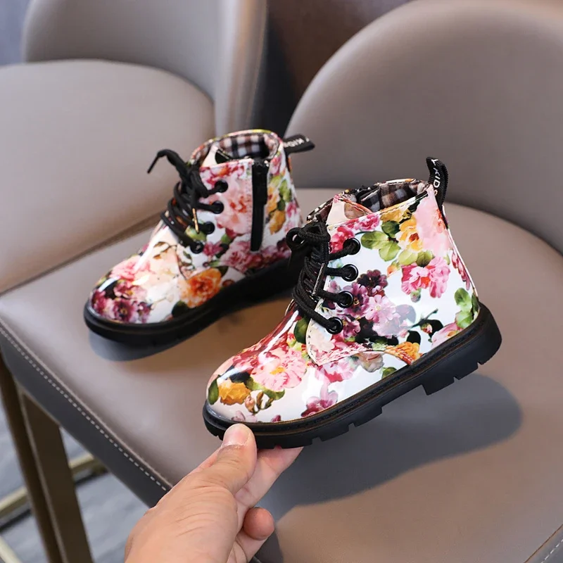 2024 Autumn Winter New Children Shoes Retro Printed Kids Casual Shoes Designer Girl Ankle Boots Fashion Soft Soled Leather Boots