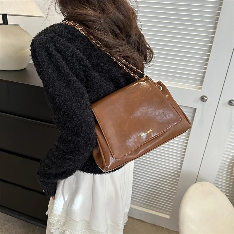 Ladies Senior Retro Large Capacity Tote Bag Girls Fashion Simple Commuter Shoulder Bag Leisure Pure Colour Retro Chain Crossbody