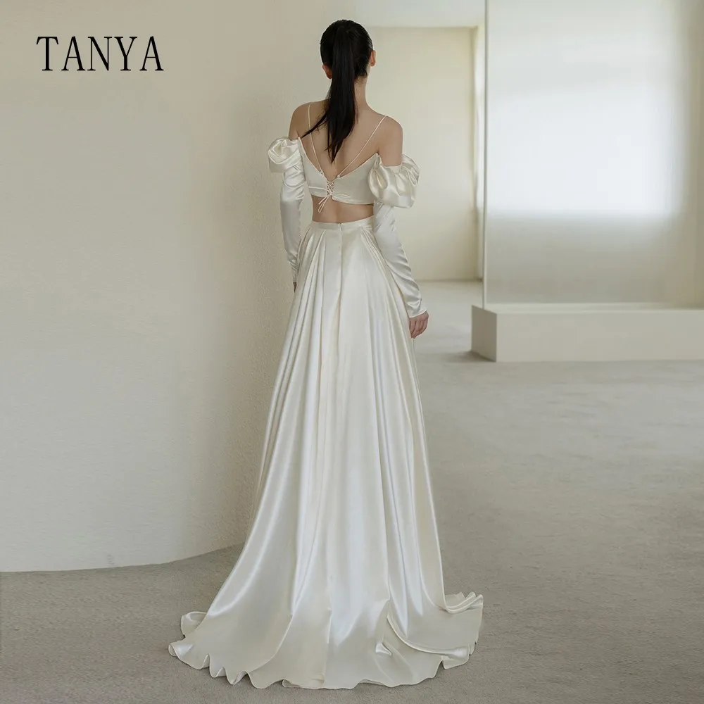 Fashion Soft Satin Wedding Dress Halter Neck Long Sleeves Sweep Train Two Piece Elegant Bridal Gown Lace Up Back Robe De Mariée