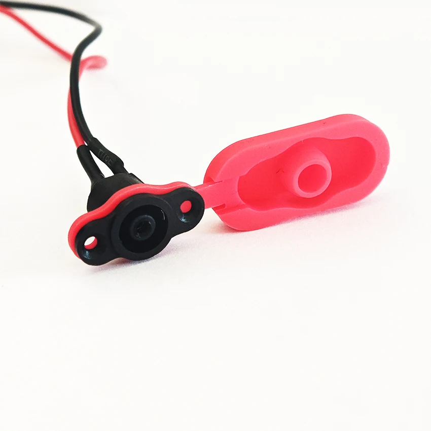 فتحة شحن بما في ذلك غطاء مقاوم للماء مع كابل شحن ومنفذ شحن لملحقات السكوتر الكهربائي Xiaomi Mijia M365