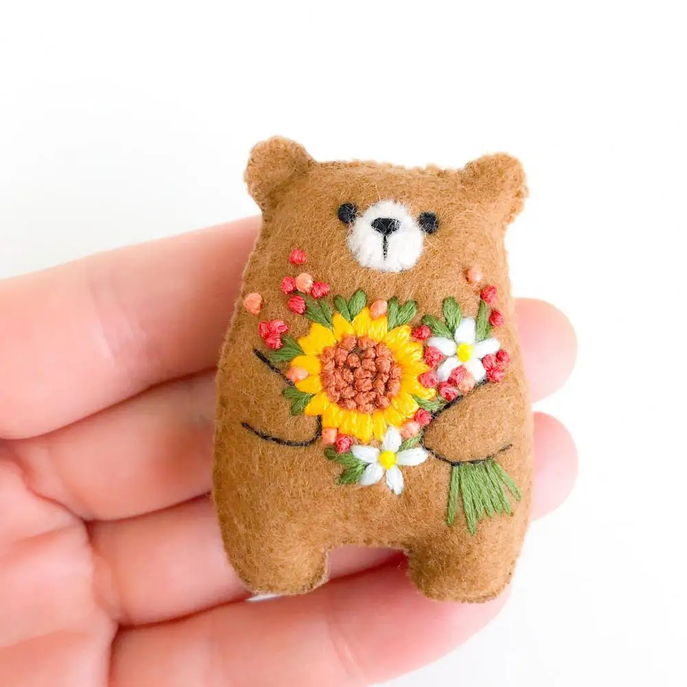 5.5*4cm Bouquet Bear Doll Miniature Pocket Hug Flower Bear Felt Floral Little Bear Plushie Toy Decoration Ornament For Christmas