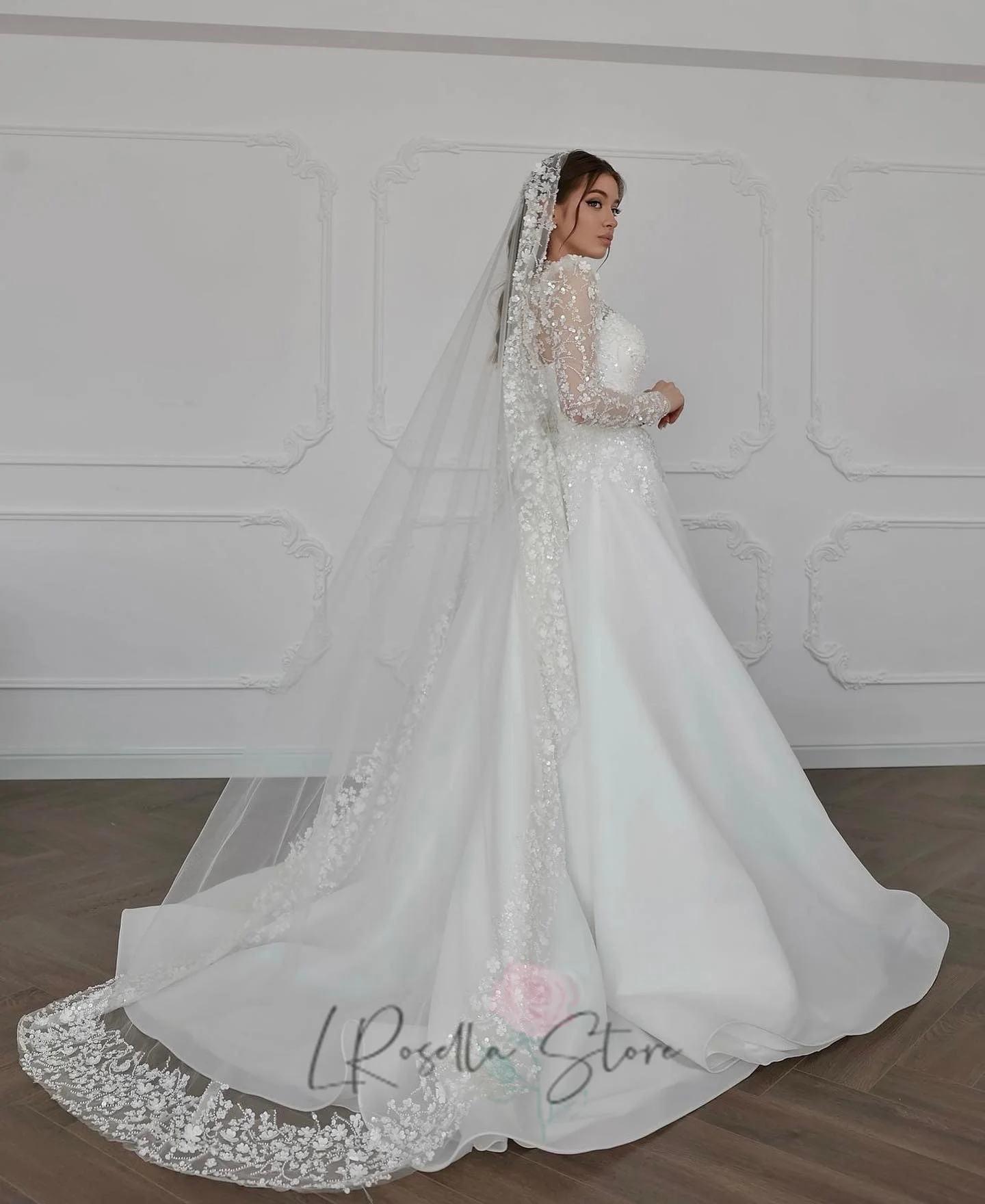 Luxurious 3D-flowers Beading Lace O-neck Neckline with Pearls Zipper Back Long Sleeves Customized Wedding Dress Robe de mariée