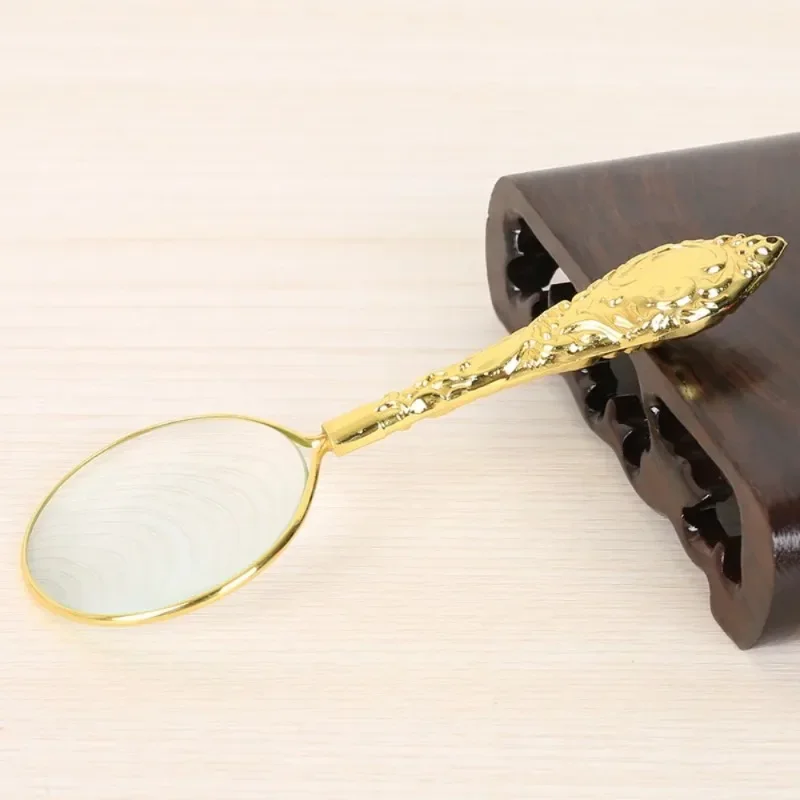 Magnifying Glass with Handheld Portable Tools for Seniors Reading and With Exquisite Patterned Handles European Style