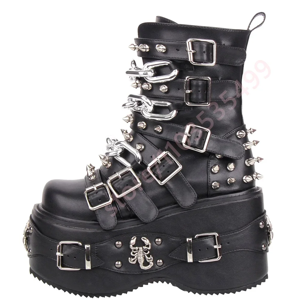 

Мотоциклетные ботинки в стиле панк на платформе с шипами и цепочкой, модные спортивные повседневные ботинки 2026, весенние новые короткие ботинки с круглым носком и пряжкой