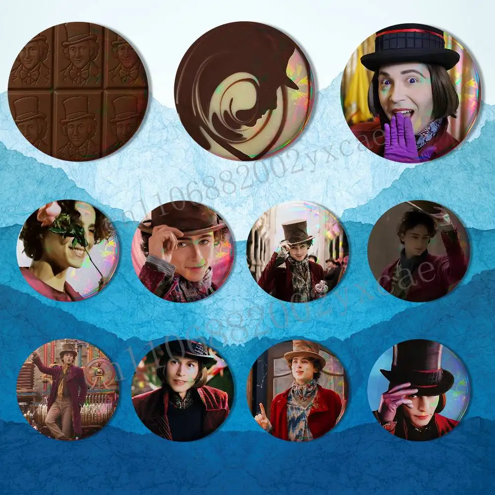 Pin reflectante de Willy Wonka de la película Chocolate, broche redondo de hojalata, insignias de cosplay de dibujos animados para bolsos, sombreros, juguetes y regalos