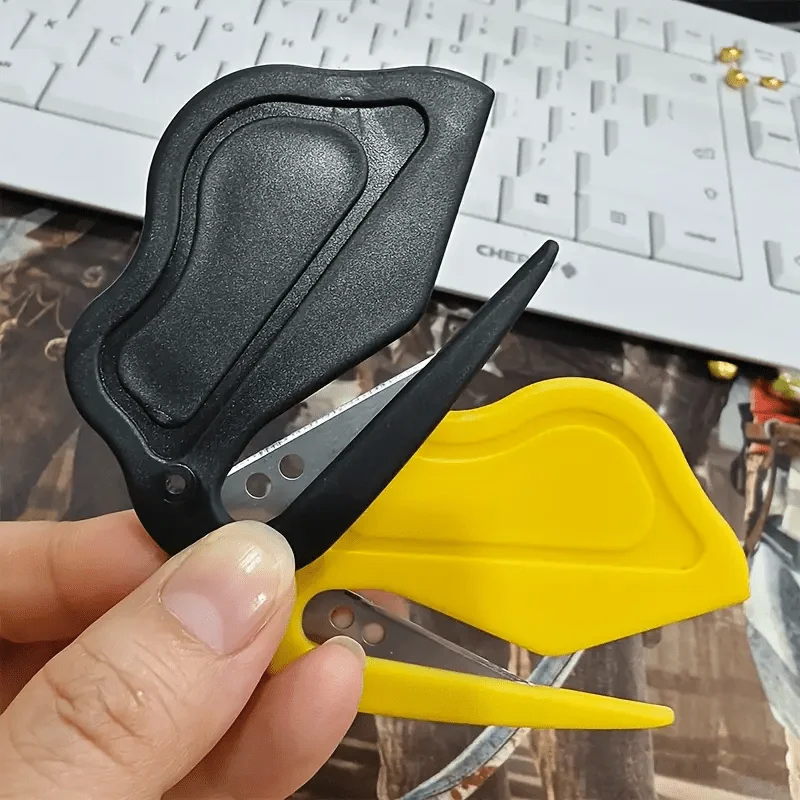

Two-piece envelope unpacking device, unisex, suitable for office workers, graduate students, home and office scenes. With a safe hidden sharp blade design, unpacking is neat and does not hurt the paper