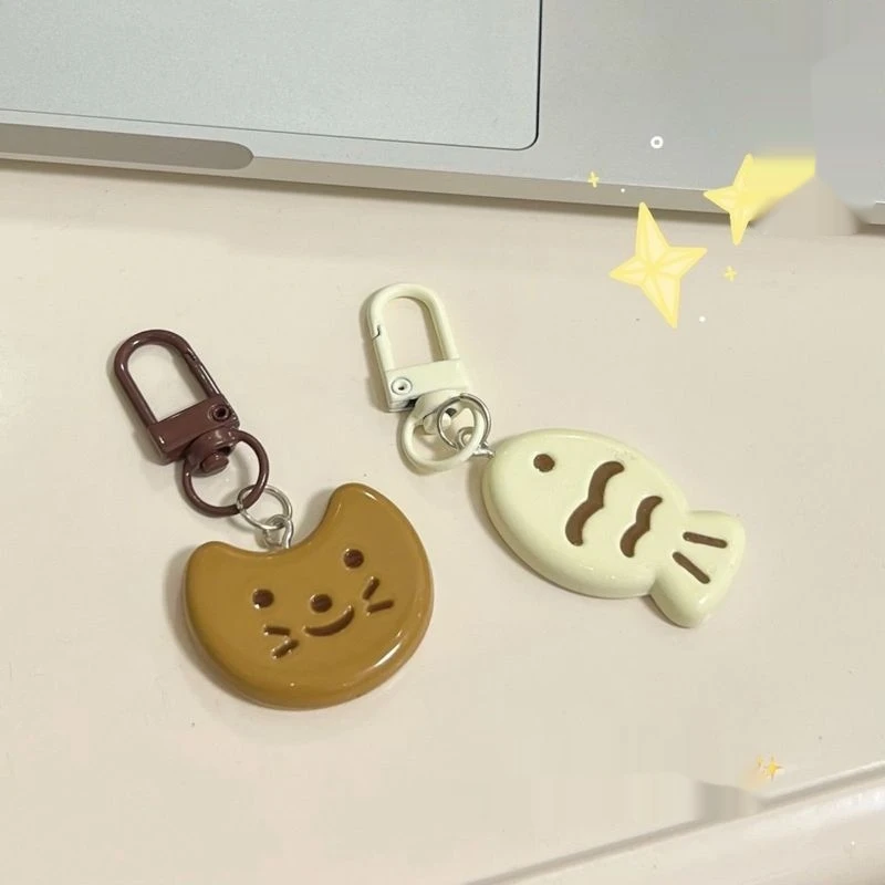 귀여운 고양이 물고기 크리 에이 티브 맞춤형 키 체인 배낭 펜던트 커플 인기있는 교수형 장식 작은 선물 파인