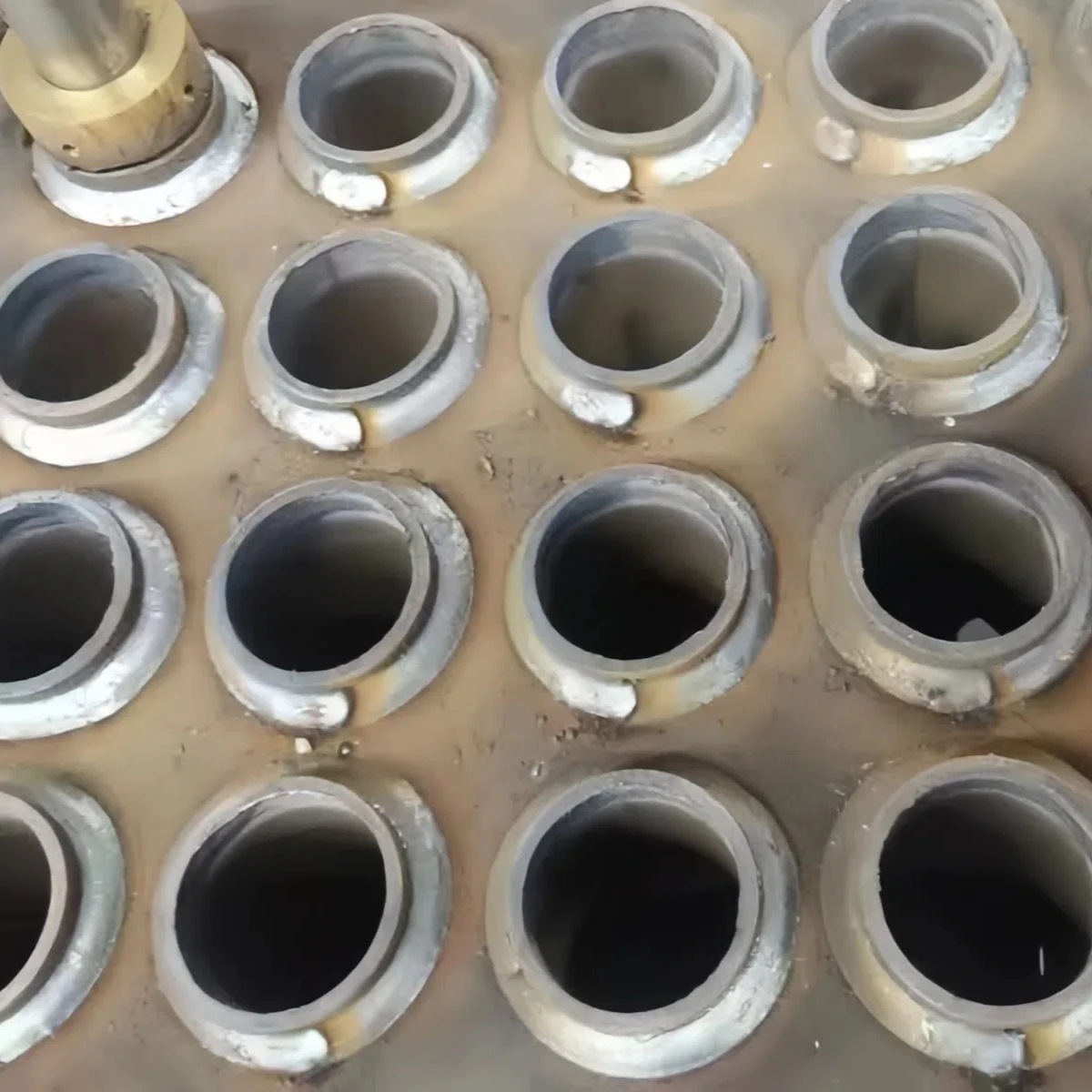 YHB-GB Programmable Controller New PLC High Precision Portable Pipe-Plate Automatic Welding Tractor High Efficiency Quality