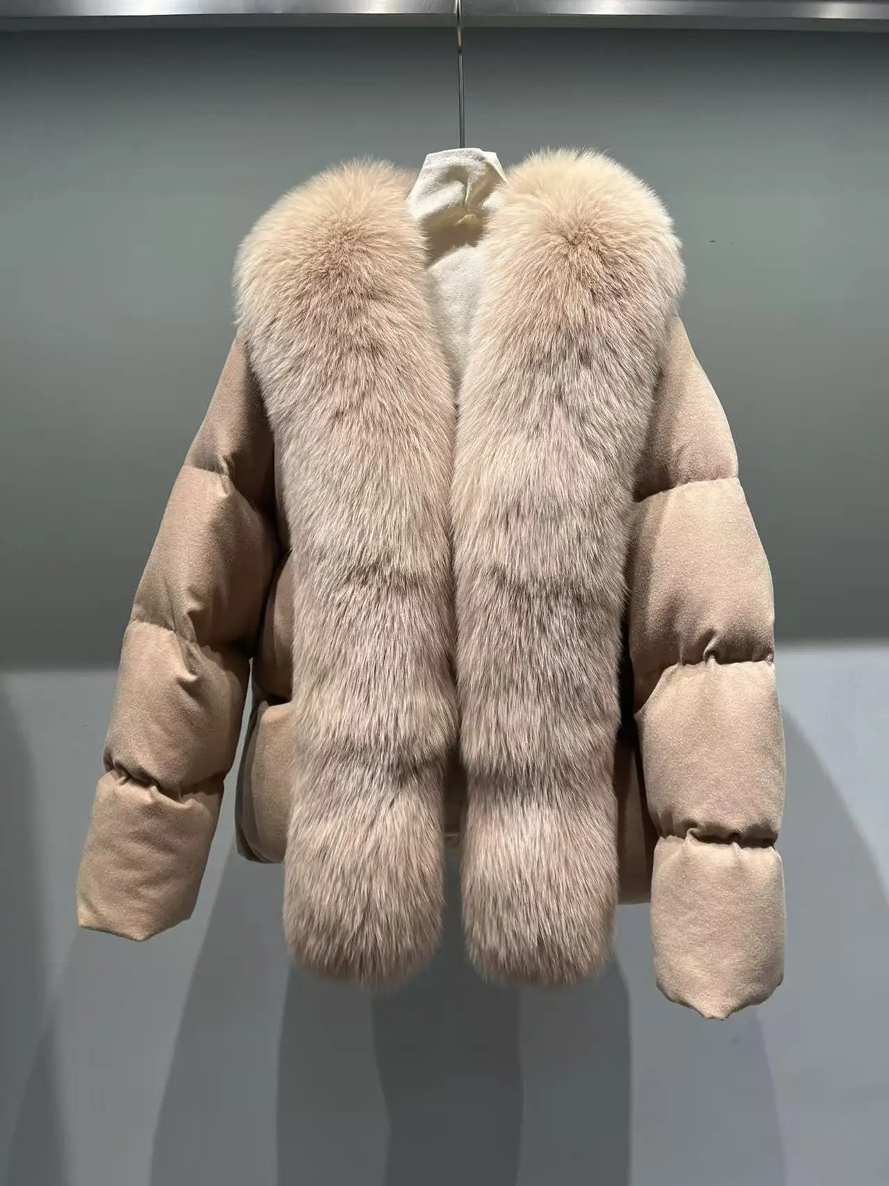 

2025 Fall/Winter New Arrival – Ultra-Plush Fox Fur Collar Cashmere Down Coat with 90% White Goose Down