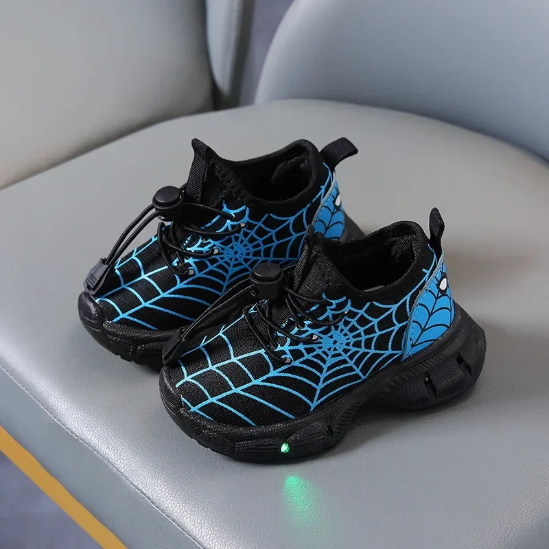 Scarpe sportive per bambini nuove primaverili Scarpe da ginnastica per bambini luminose a LED Scarpe casual da ragazzo traspiranti in mesh 1-6 anni