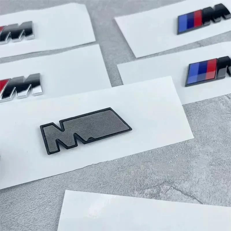2PCS Applicable to the M-marked fender 1 3 5 7 series X1/X3/X5/X6m fender M sports ABS sticker of BMW.
