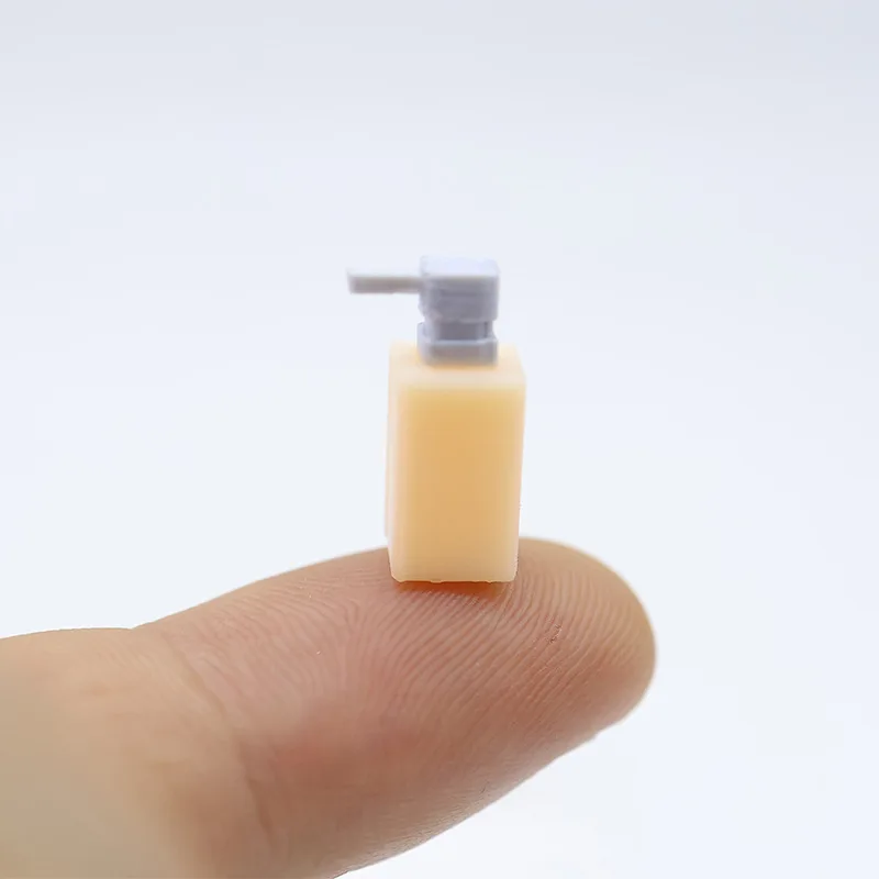 2pcs Mini Hand Soap Dispenser Models Miniature Body Wash Bottle Bathroom Accessories 1:12 Dollhouse Bathroom Scene Decoration