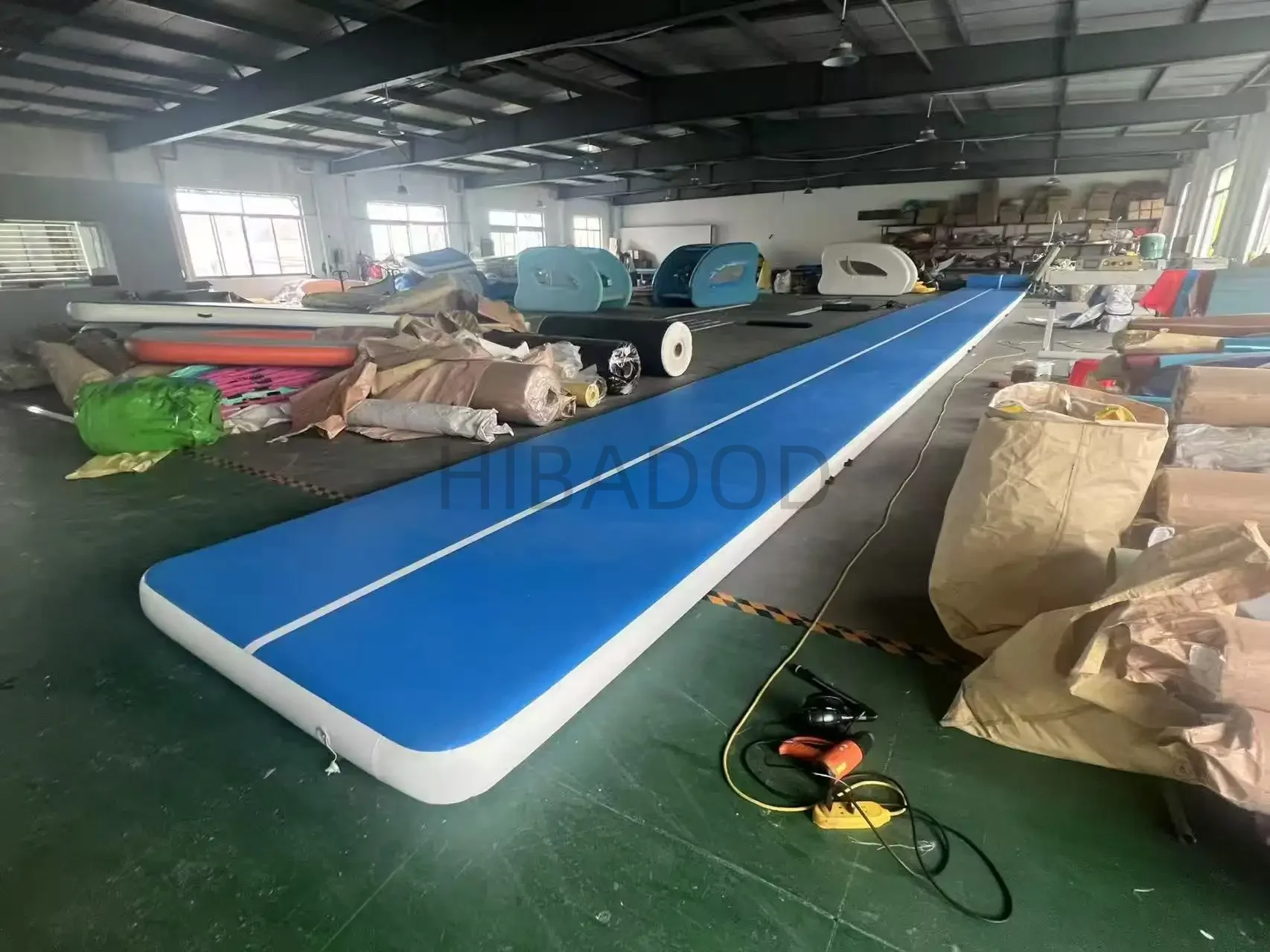 HIBADOU Inflatable Gymnastics Air Track 10x2x0.2m Air Mat Tumble Track Inflatable Gymnastics Mat Air Tumbling Mat with Air Pump