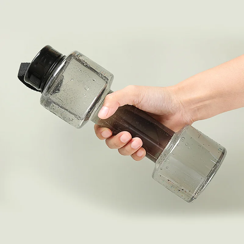 1PC Hantel Modellierung Fitness Tragbare Wasserkocher Kreative Outdoor Sport Wasser Tasse Kunststoff Hantel Wasserkocher Ausbildung