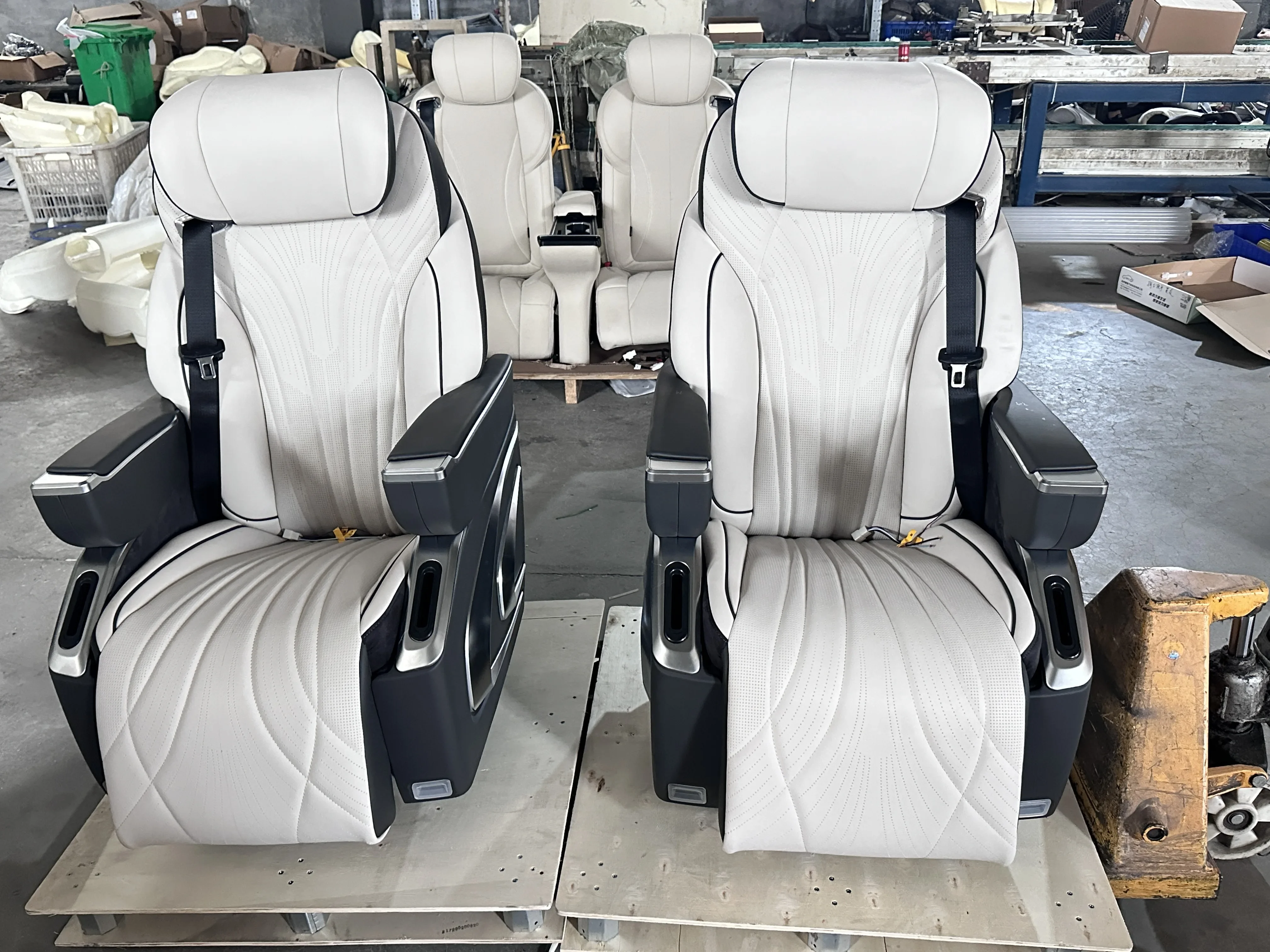 

Luxury Sport Vito Car Seat Comfortable Modified Leather and Cloth Material Seat Parts Type