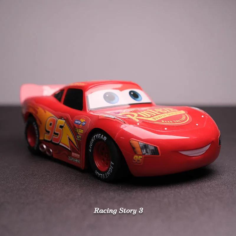 New Disney Pixar Cars 3 telecomando elettrico telecomando auto giocattolo Lightning Mcqueen Cartoon Car Sports Car Model giocattoli per bambini