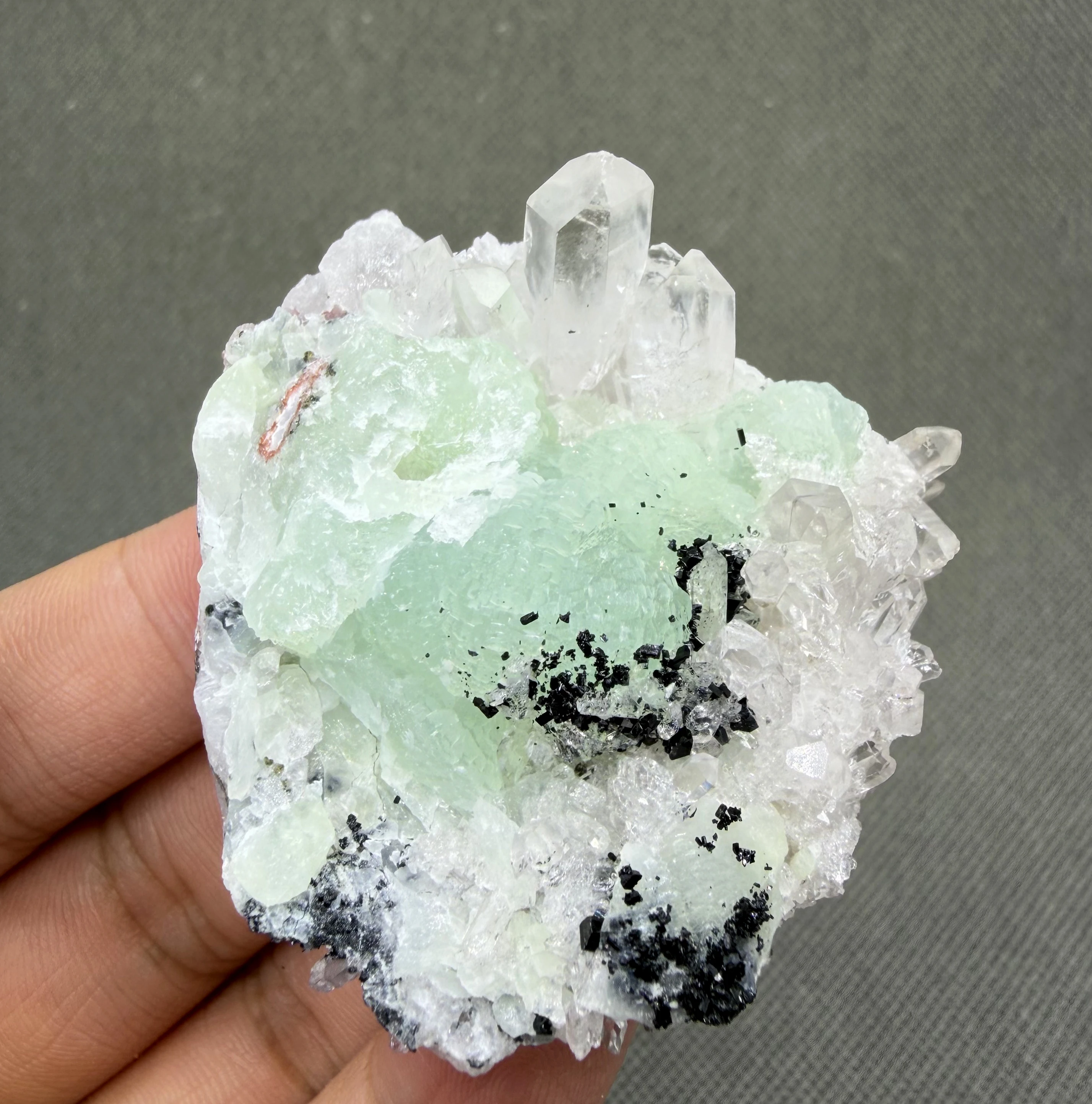 60 g Natural Prehnite, cassiterite, and crystal coexisting mineral specimens