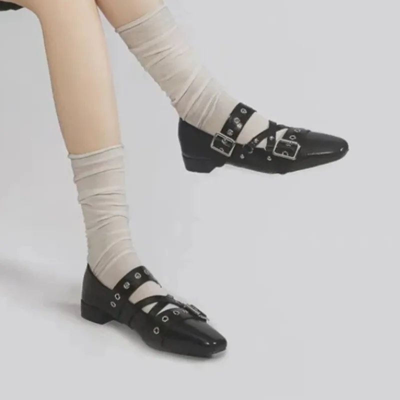 

2025 Women Flats Belt Buckle Fashion Mary Jane Shoes Women Retro Shallow Low Heel Pointed Toe Pumps Elegant Luxury Women Shoes