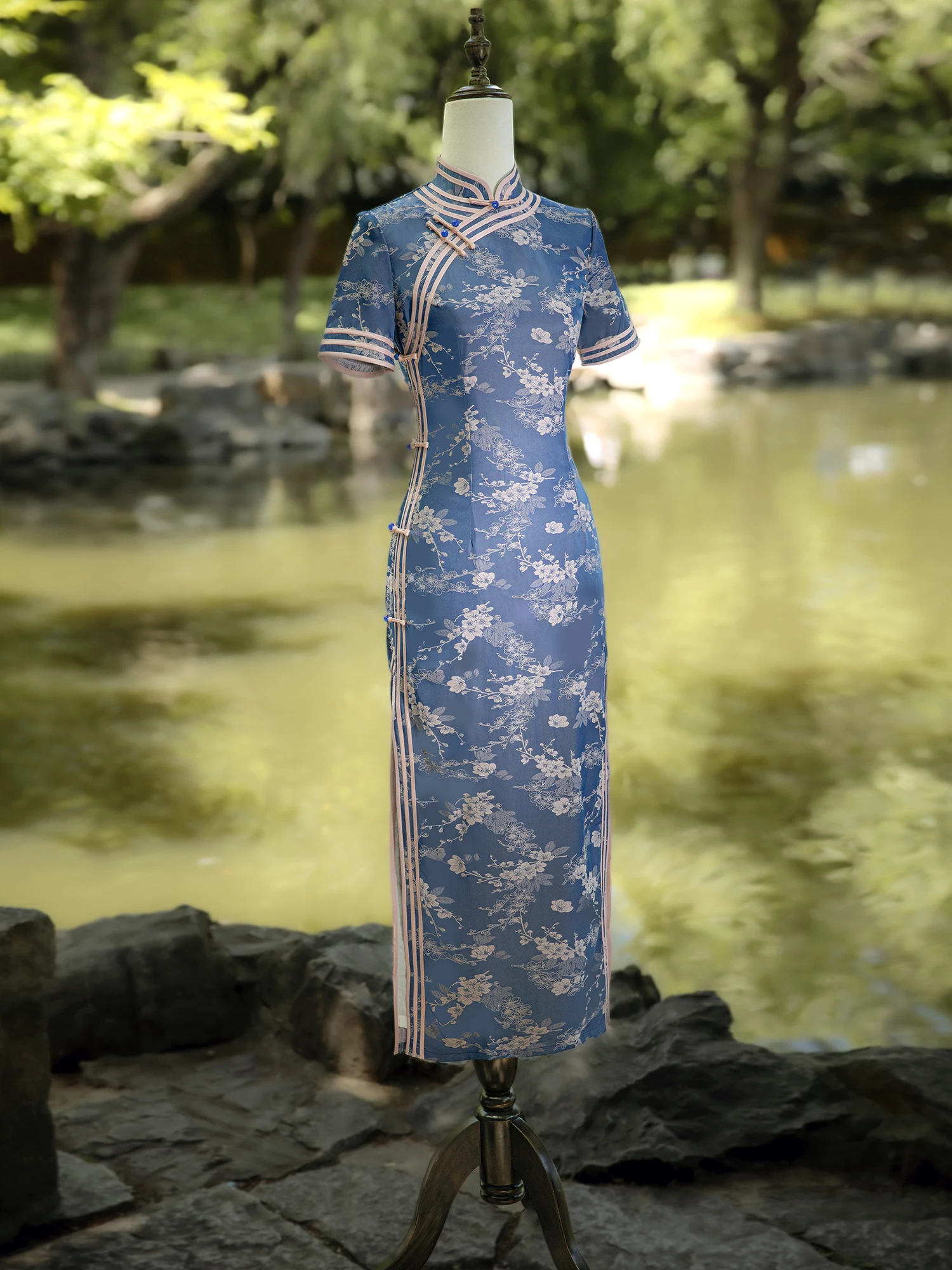 

Ele Blue New Chinese Sle Retro Republic of China Ele Personali Mom Daily Improved Apricot Flower