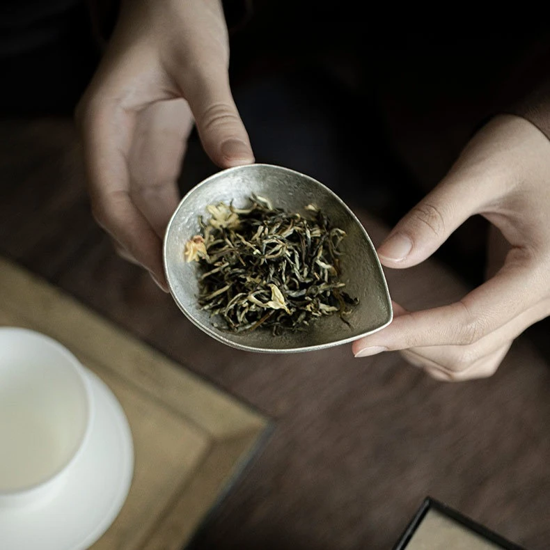 شاي صغير مصنوع يدويًا من القصدير النقي، شاي قديم بنمط المطرقة غير اللامعة، تقدير الشاي، صب الشاي، حفل الشاي، إبرة الشاي، ملعقة شاي