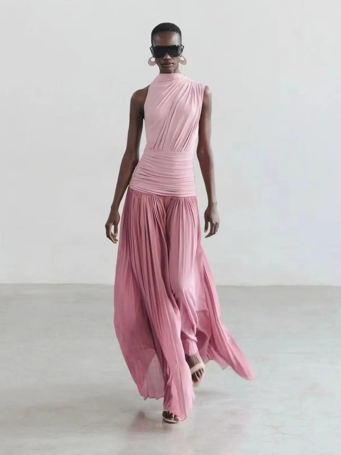 

Custom Minimalist Pink Chiffon Evening Gown Fashion Sleeveless Homecoming Dress Soft Train Special Occasion Formal Dress