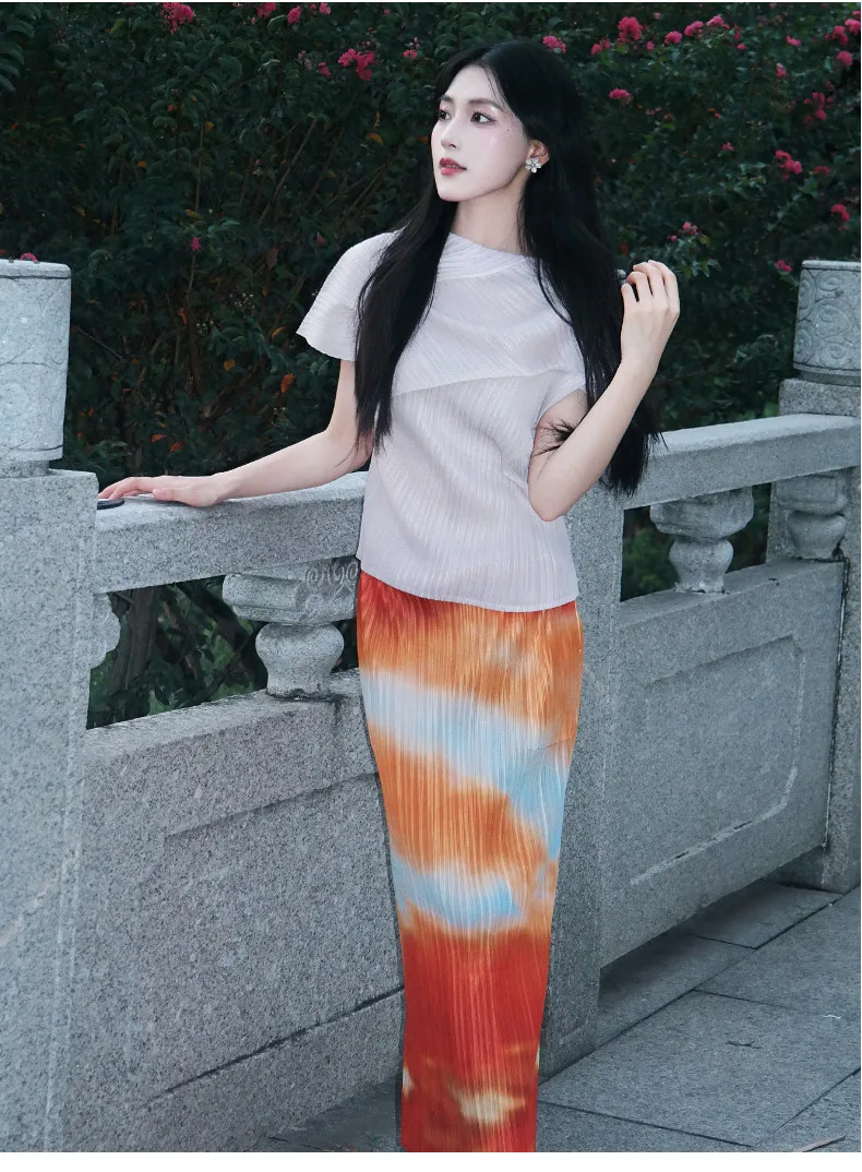 

Miyake Fold 2025 Summer Set with Loose and Stylish Age Reducing Design, Short Sleeve Top, Blended Gradient Printed Half Skirt
