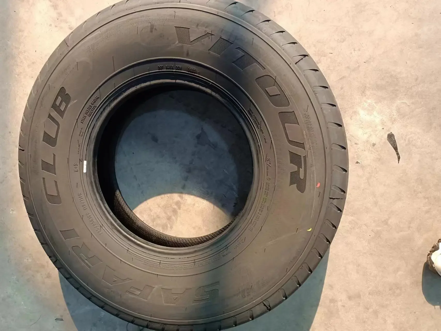 High quality wholesale price 225/95R16 Passenger car tyre