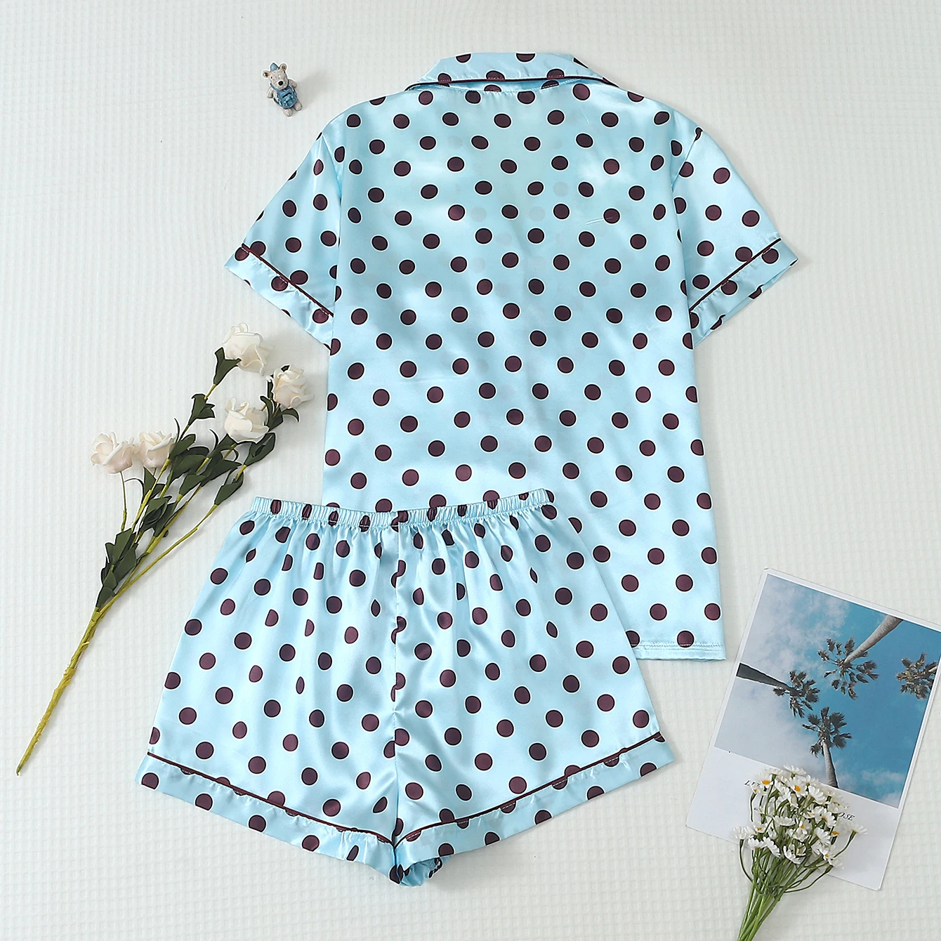 Two-Piece Set of Comfortable Satin Coffee Dot Print Lapel Button-Up Short-Sleeve Top with Pockets and Bow Shorts, Spring and Summer Women's Pajama Loungewear Set Suitable for Home Use