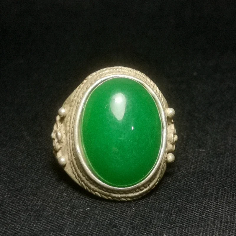 خاتم من الفضة التبتية مصنوع يدويًا مع مجموعة اليشم المرصعة هدية زينة رائعة في الصين القديمة